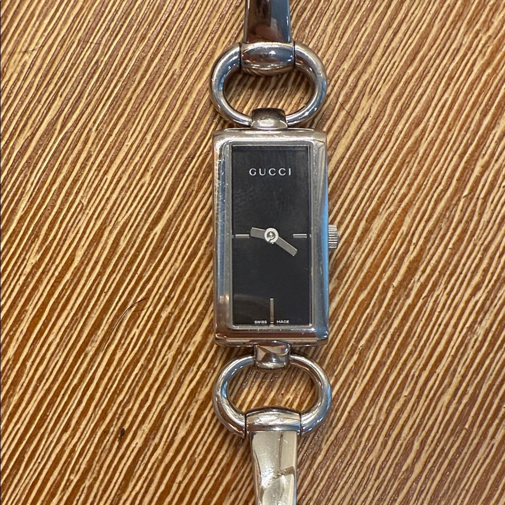 Vintage Gucci Black Dial Silver Bracelet Watch